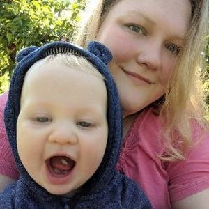 Meet your Posher, Caitlin